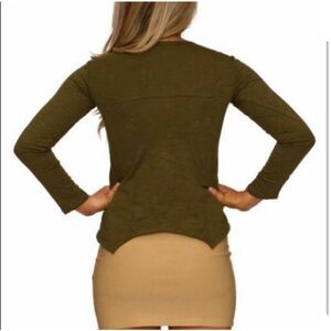 NEW Womens Mejane Olive Green Long Sleeve Top Sz Med Stay Chic and Cozy